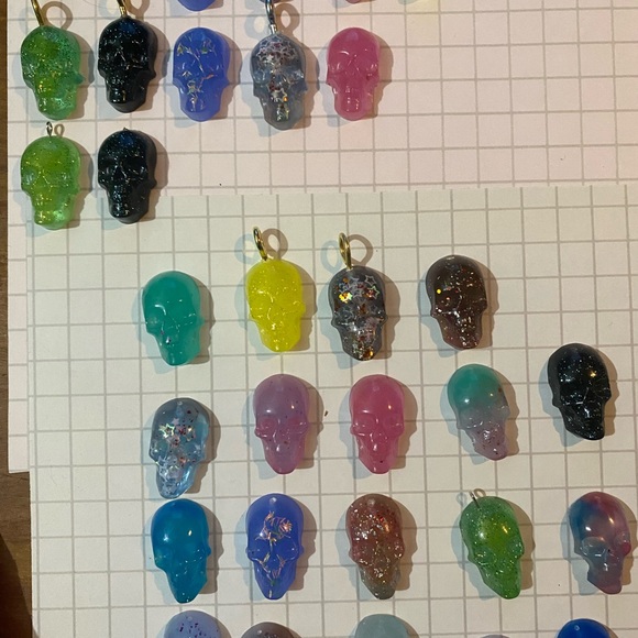 Epoxy pieces , can be ordered custom:colour, filler, with names or other etc - Picture 8 of 9